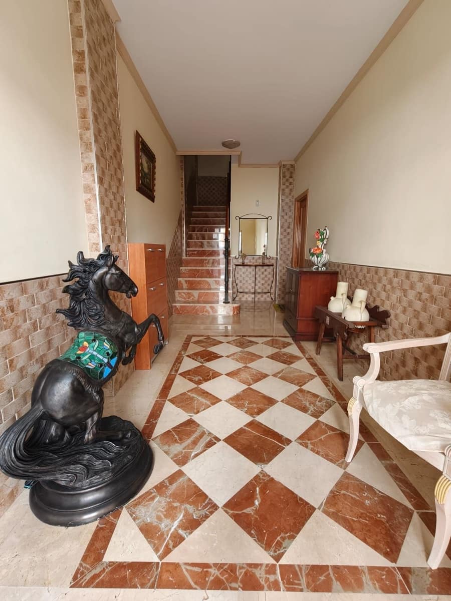 4 quarto Moradia Geminada para venda em La Nucia com garagem - 307 000 € (Ref: 9673841)