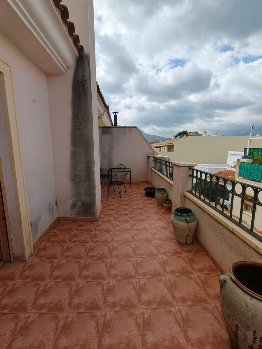 4 quarto Moradia Geminada para venda em La Nucia com garagem - 307 000 € (Ref: 9673841)