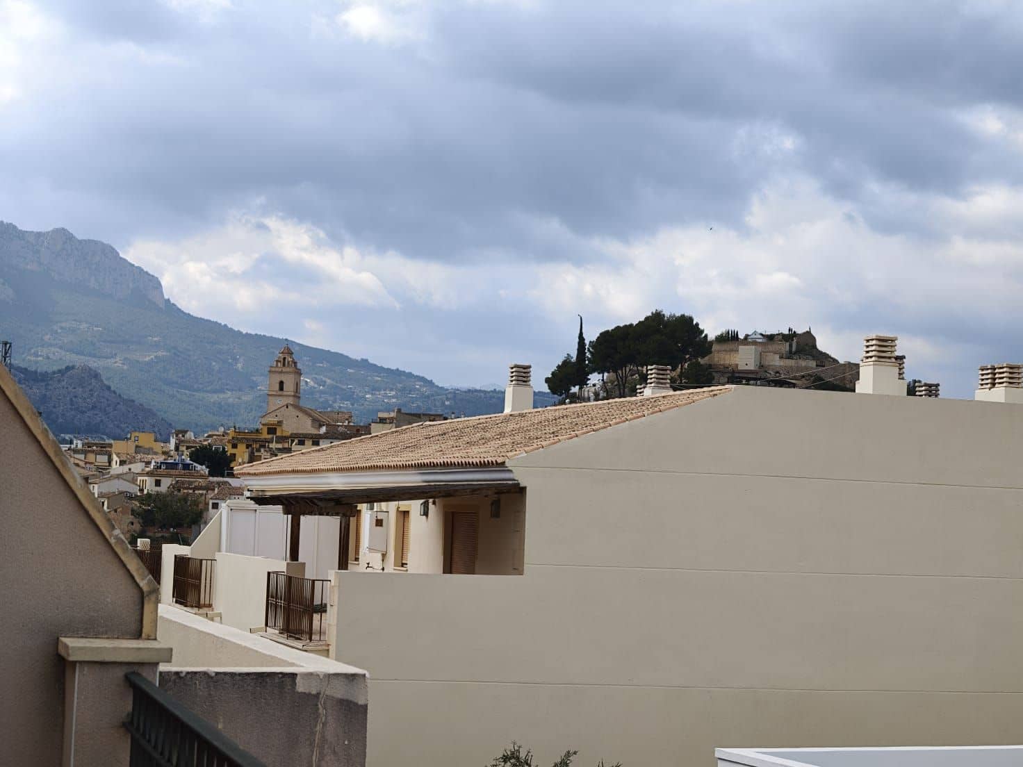 4 quarto Moradia Geminada para venda em La Nucia com garagem - 307 000 € (Ref: 9673841)