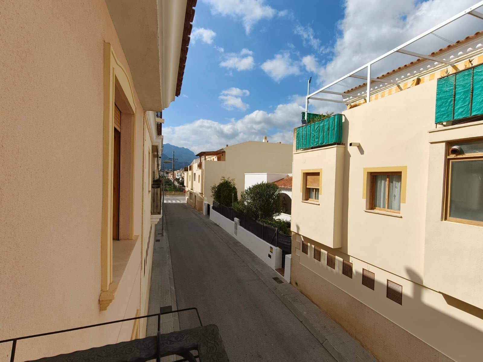 4 quarto Moradia Geminada para venda em La Nucia com garagem - 307 000 € (Ref: 9673841)