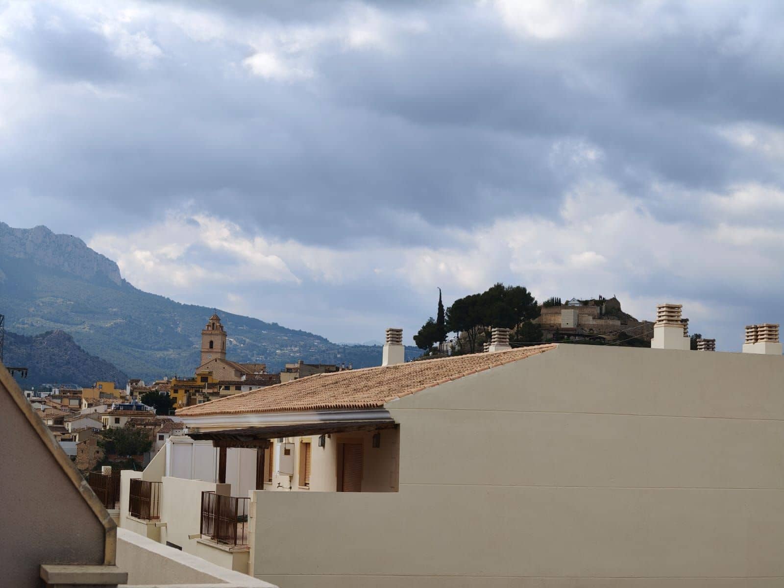 4 quarto Moradia Geminada para venda em La Nucia com garagem - 307 000 € (Ref: 9673841)