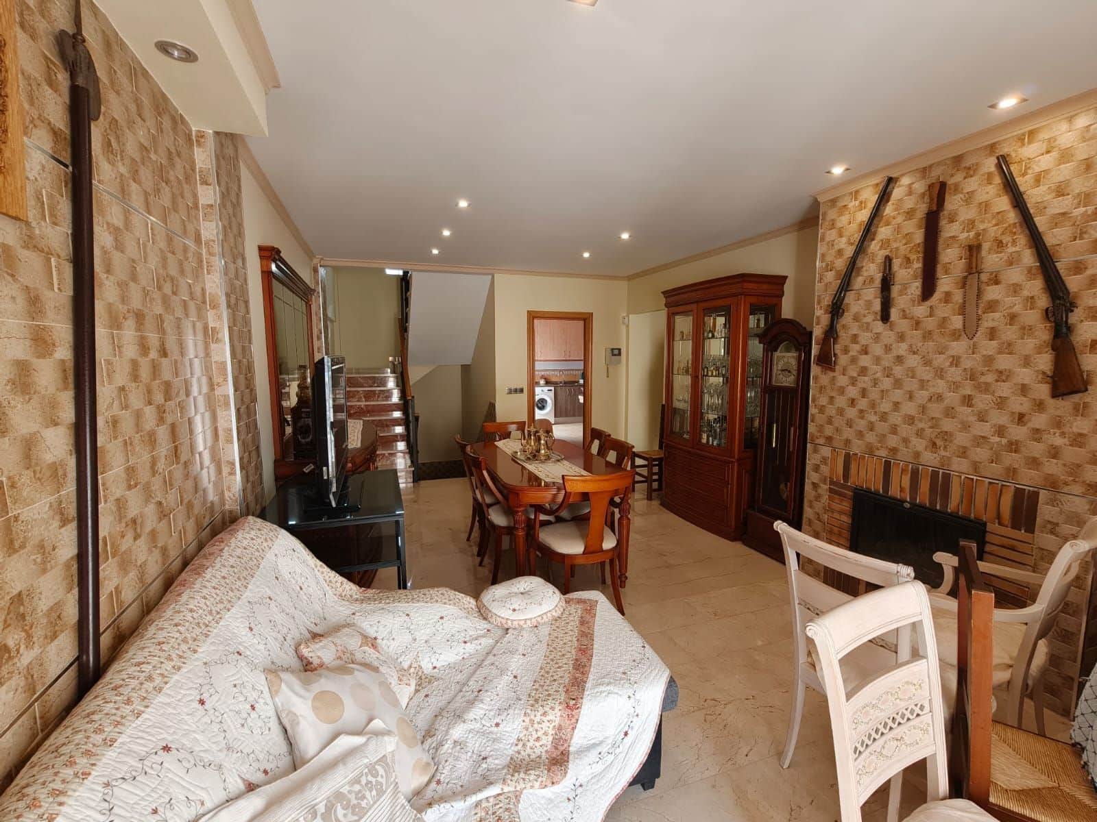 4 quarto Moradia Geminada para venda em La Nucia com garagem - 307 000 € (Ref: 9673841)