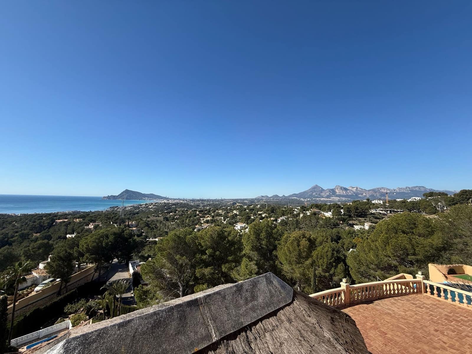 4 bedroom Villa for sale in Altea with pool garage - € 920,000 (Ref: 9686093)