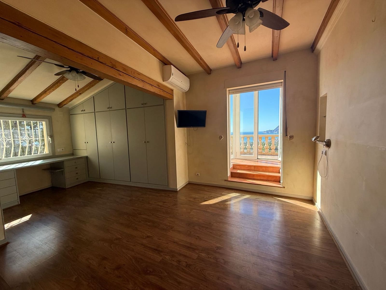 4 bedroom Villa for sale in Altea with pool garage - € 920,000 (Ref: 9686093)