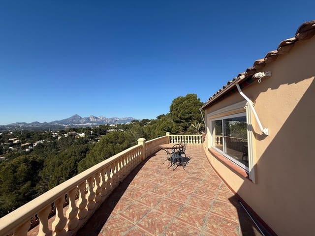 4 sypialnia Willa na sprzedaż w Altea z basenem garażem - 920 000 € (Ref: 9686093)