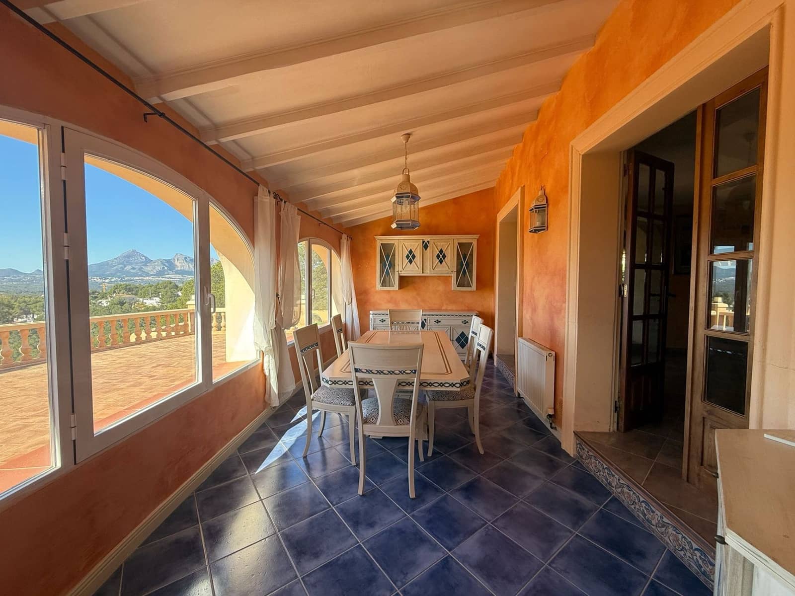 4 bedroom Villa for sale in Altea with pool garage - € 920,000 (Ref: 9686093)