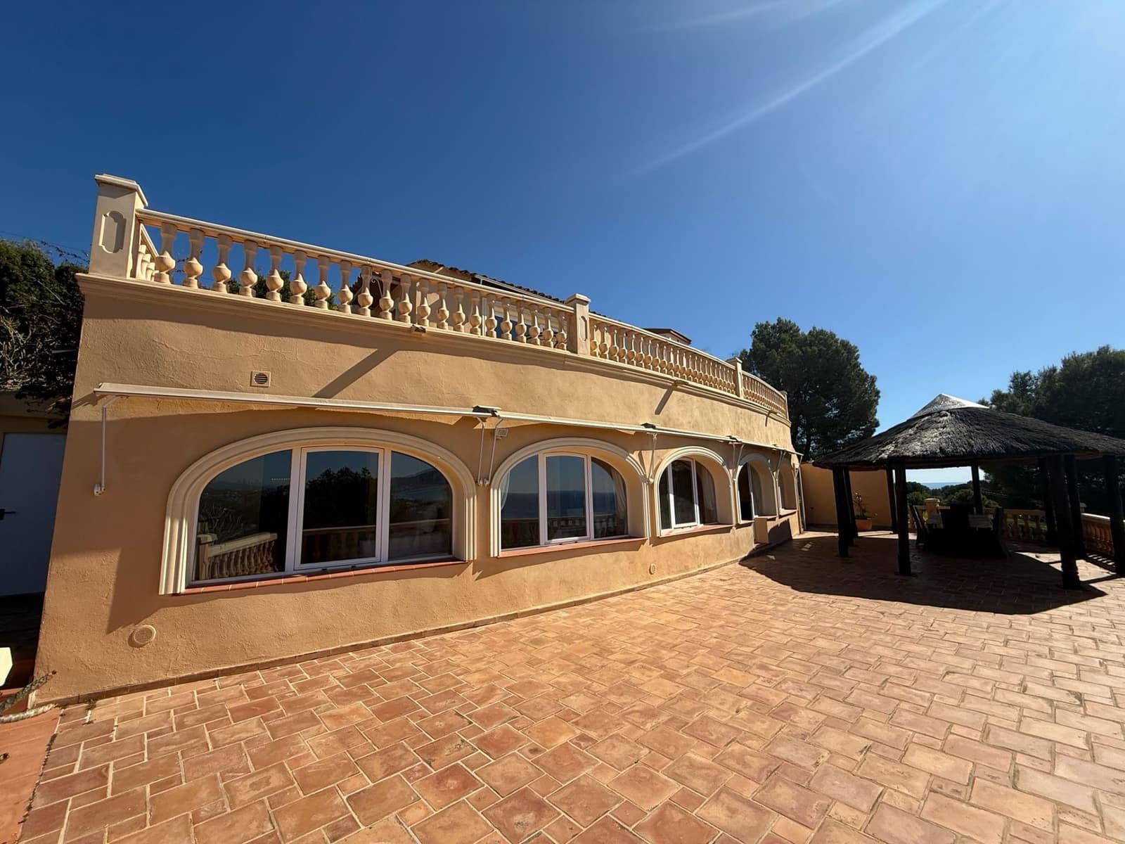 4 bedroom Villa for sale in Altea with pool garage - € 920,000 (Ref: 9686093)