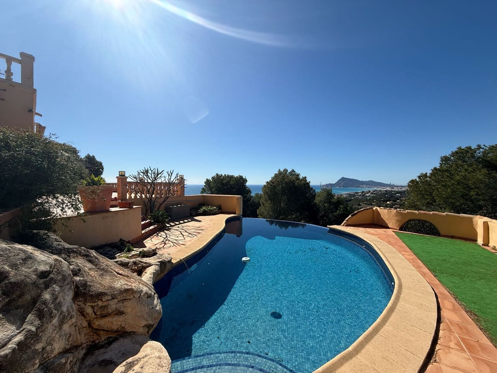 4 bedroom Villa for sale in Altea with pool garage - € 920,000 (Ref: 9686093)