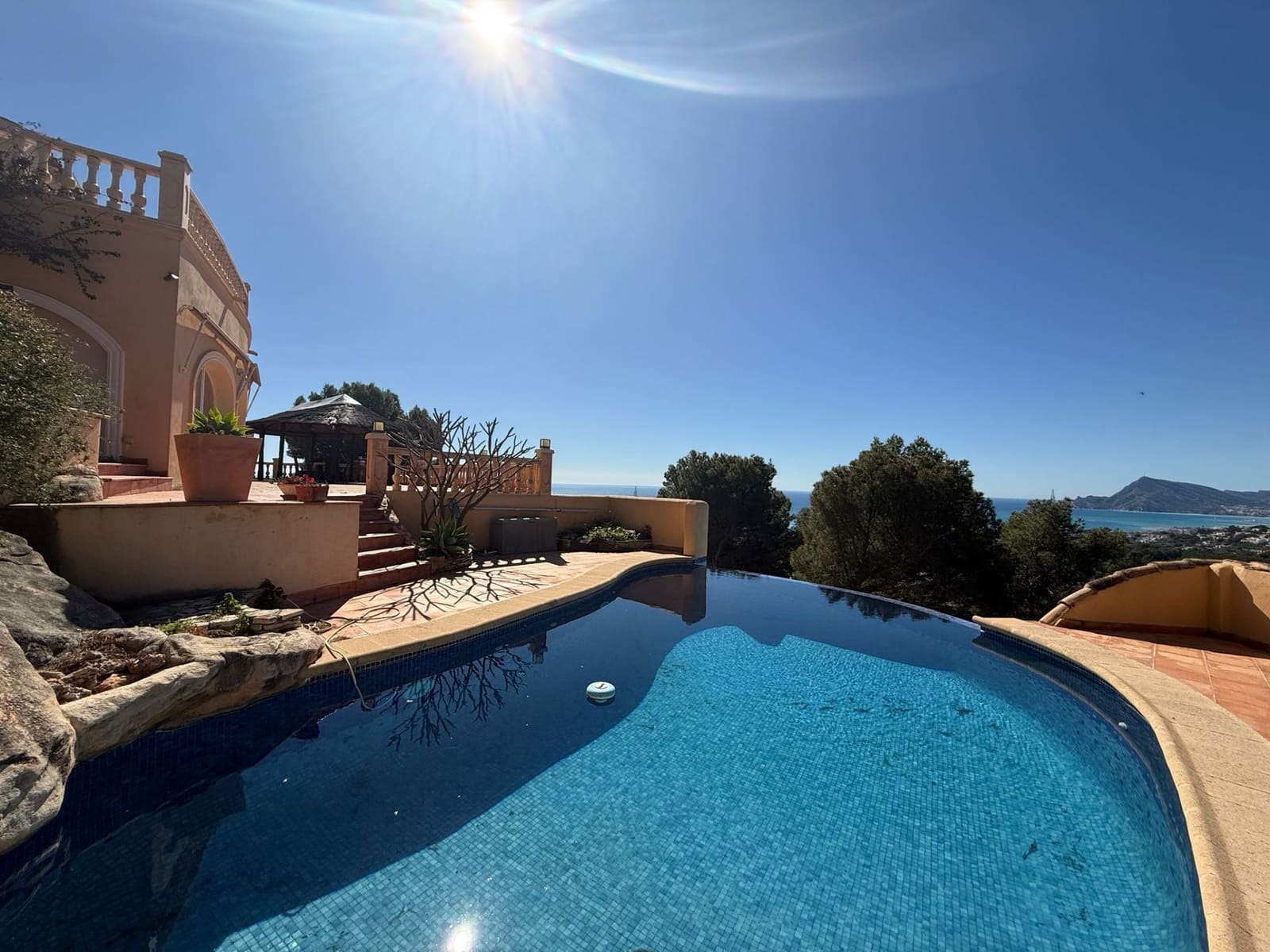 4 bedroom Villa for sale in Altea with pool garage - € 920,000 (Ref: 9686093)