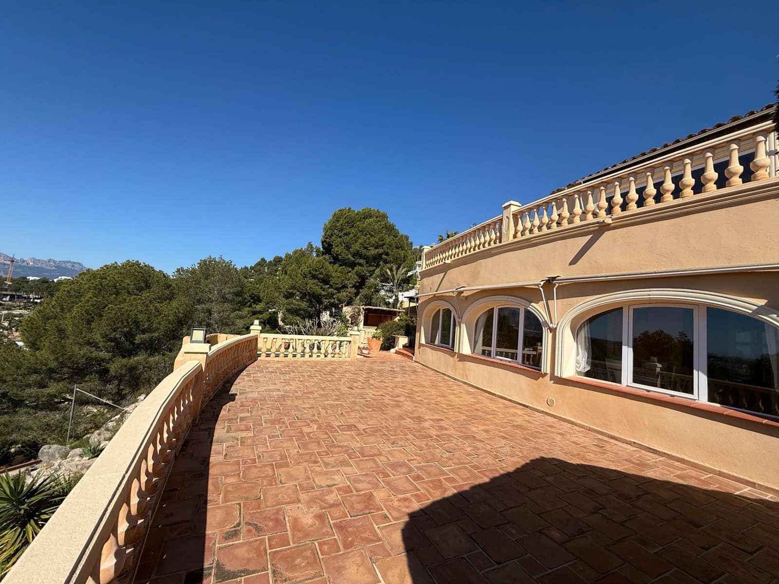 4 bedroom Villa for sale in Altea with pool garage - € 920,000 (Ref: 9686093)