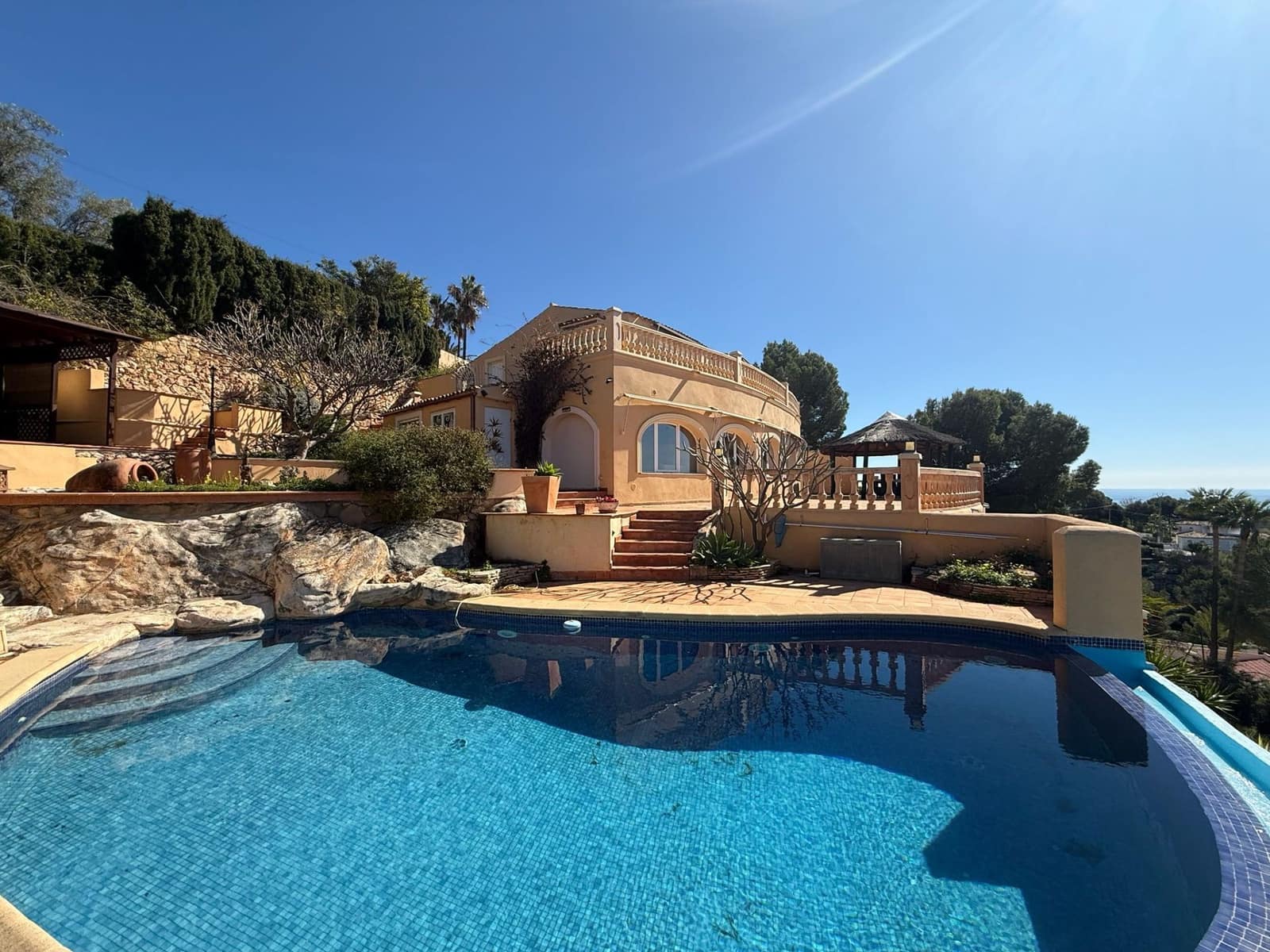 4 bedroom Villa for sale in Altea with pool garage - € 920,000 (Ref: 9686093)