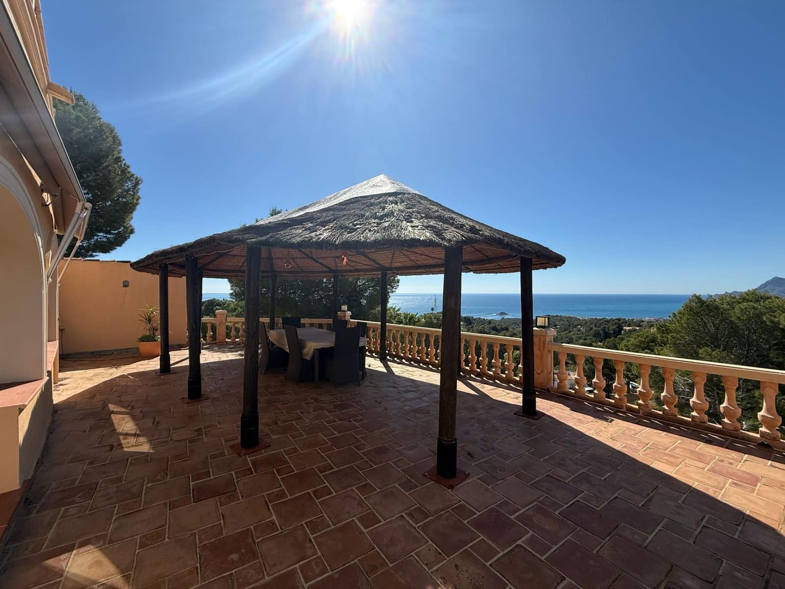 4 bedroom Villa for sale in Altea with pool garage - € 920,000 (Ref: 9686093)