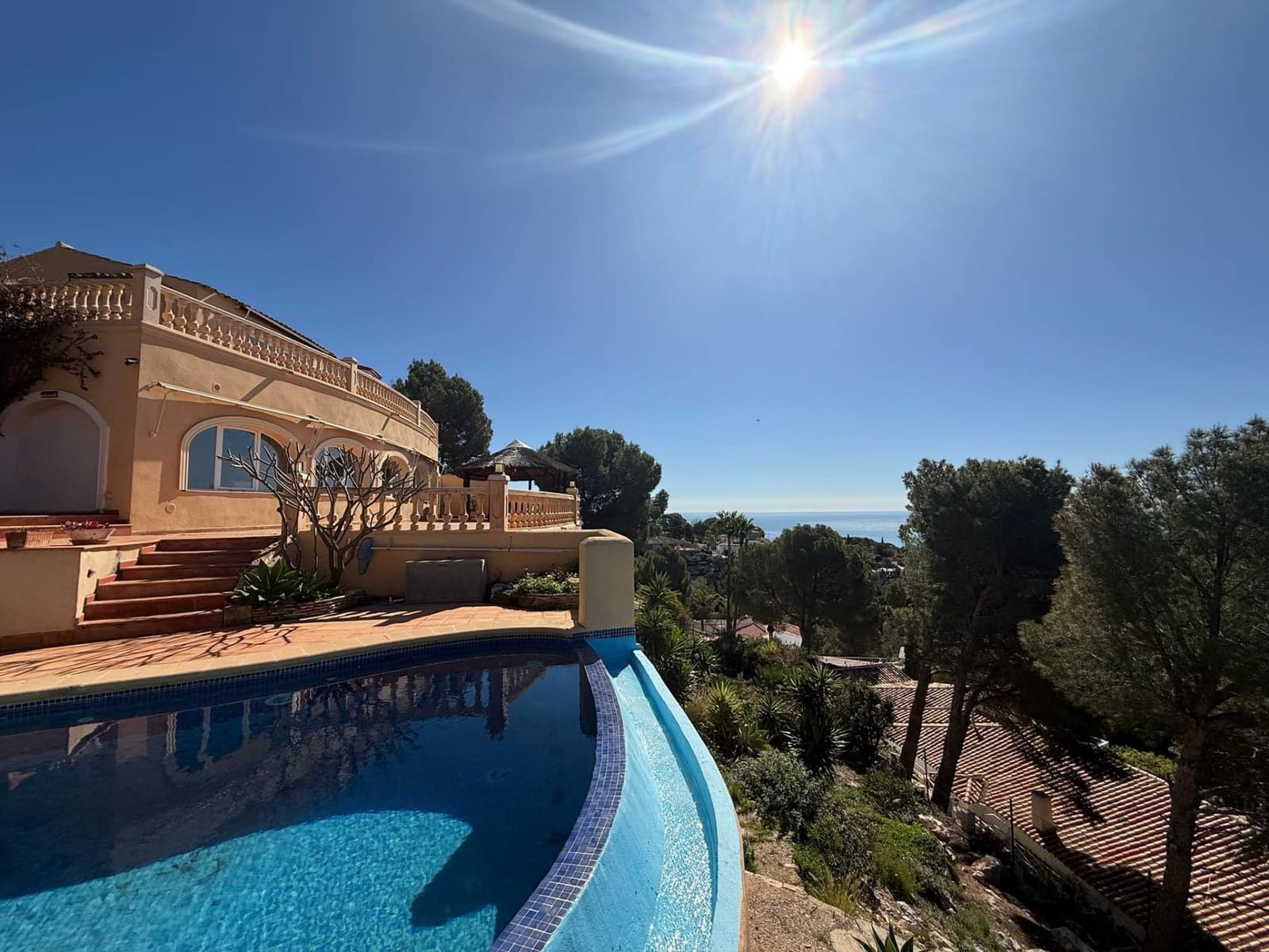 4 bedroom Villa for sale in Altea with pool garage - € 920,000 (Ref: 9686093)