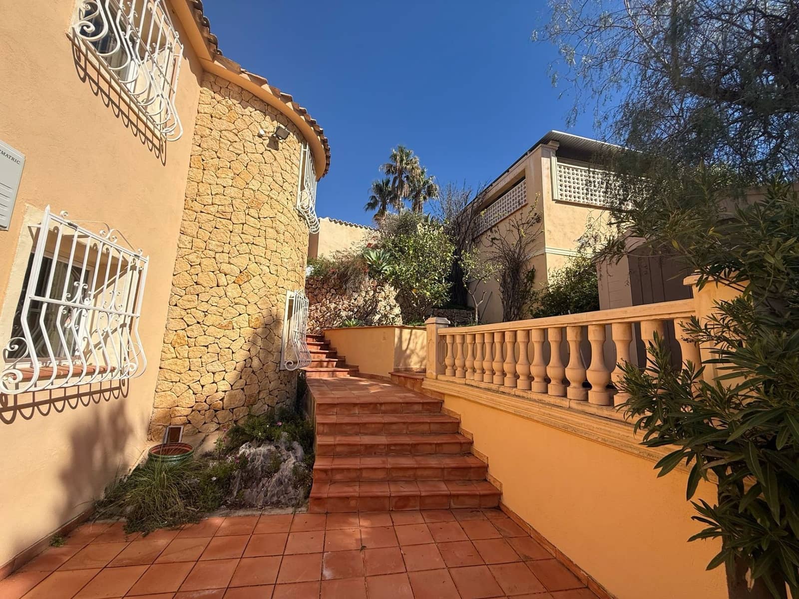 4 bedroom Villa for sale in Altea with pool garage - € 920,000 (Ref: 9686093)