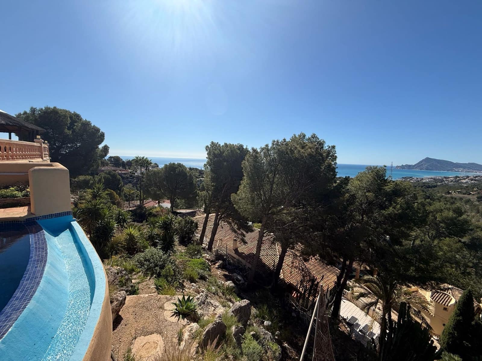 4 bedroom Villa for sale in Altea with pool garage - € 920,000 (Ref: 9686093)