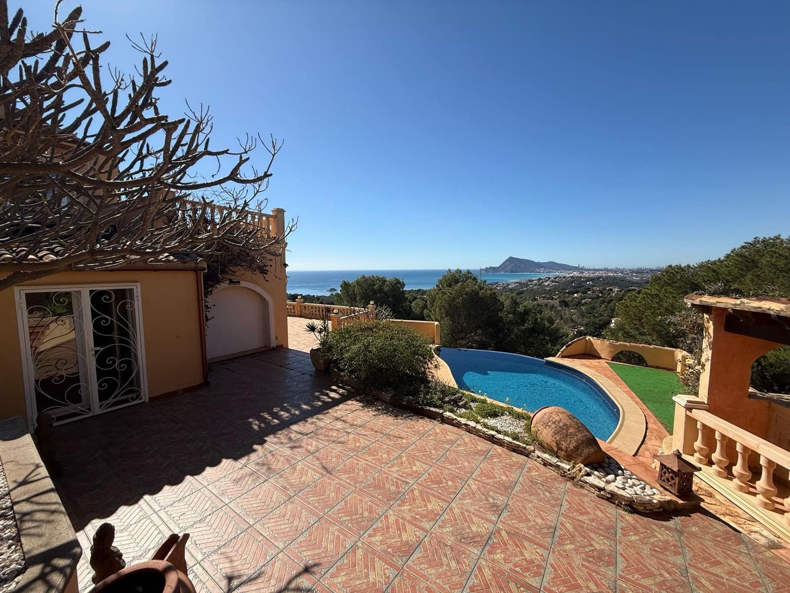 4 bedroom Villa for sale in Altea with pool garage - € 920,000 (Ref: 9686093)