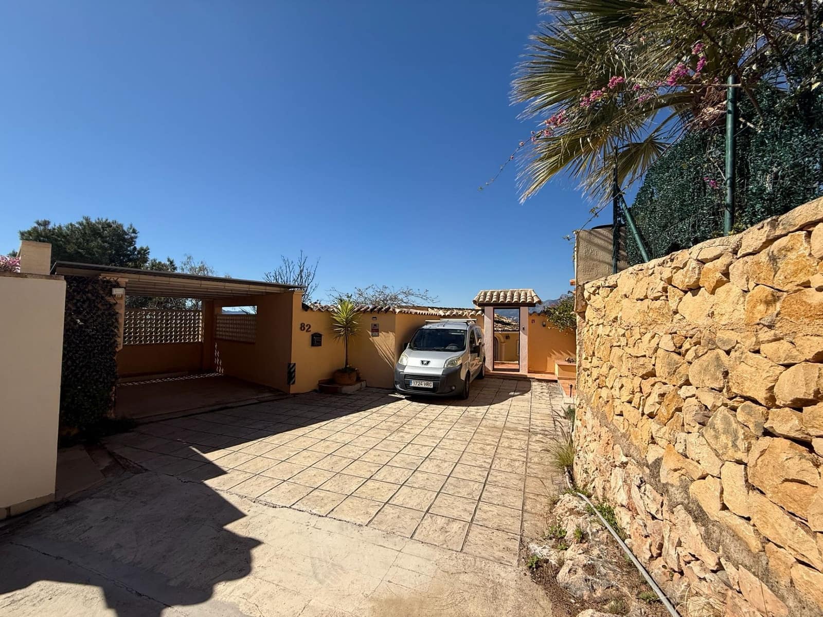 4 bedroom Villa for sale in Altea with pool garage - € 920,000 (Ref: 9686093)