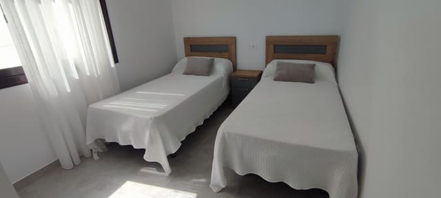 3 makuuhuone Bungalow myytävänä paikassa Pilar de la Horadada mukana uima-altaan - 289 900 € (Ref: 9719522)