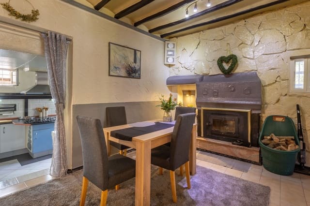 3 bedroom Finca/Country House for sale in Guadalest with garage - € 300,000 (Ref: 9744047)