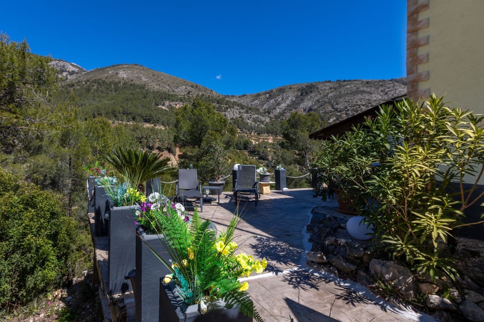 3 bedroom Finca/Country House for sale in Guadalest with garage - € 300,000 (Ref: 9744047)