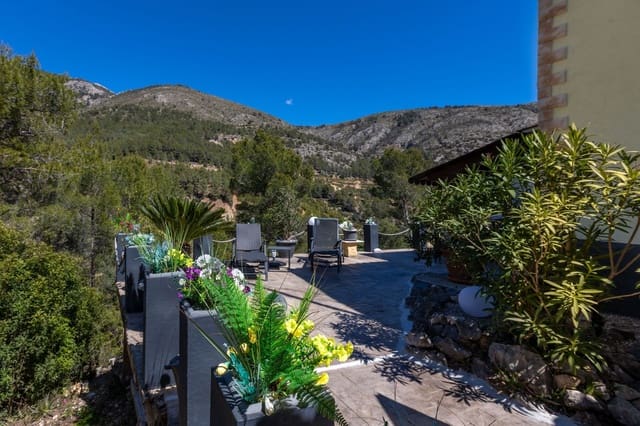 3 bedroom Finca/Country House for sale in Guadalest with garage - € 300,000 (Ref: 9744047)