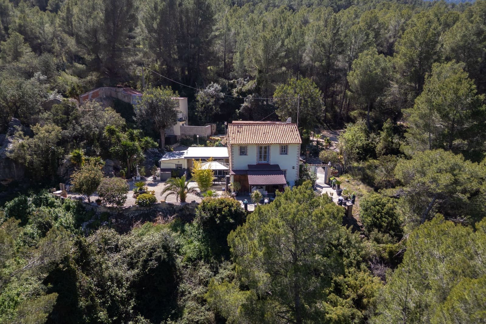 3 bedroom Finca/Country House for sale in Guadalest with garage - € 300,000 (Ref: 9744047)