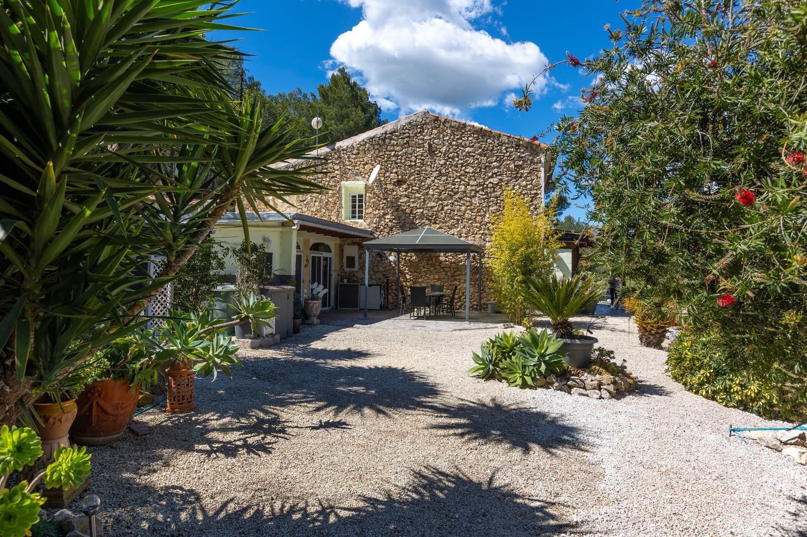 3 bedroom Finca/Country House for sale in Guadalest with garage - € 300,000 (Ref: 9744047)