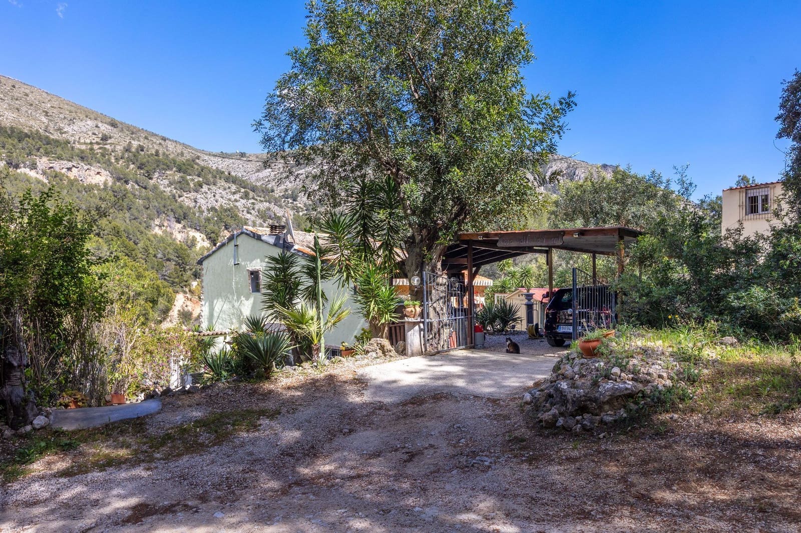 3 bedroom Finca/Country House for sale in Guadalest with garage - € 300,000 (Ref: 9744047)