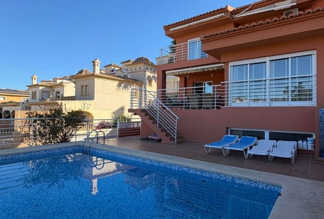 4 soveværelse Villa til salg i Calpe / Calp med swimmingpool garage - € 625.000 (Ref: 9777666)