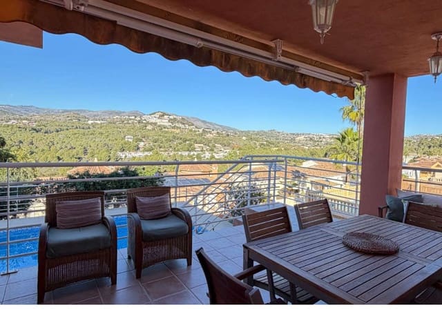 4 soveværelse Villa til salg i Calpe / Calp med swimmingpool garage - € 625.000 (Ref: 9777666)