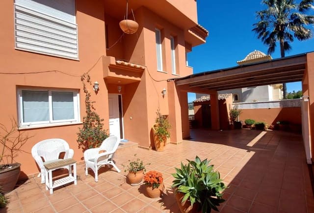 4 soveværelse Villa til salg i Calpe / Calp med swimmingpool garage - € 625.000 (Ref: 9777666)