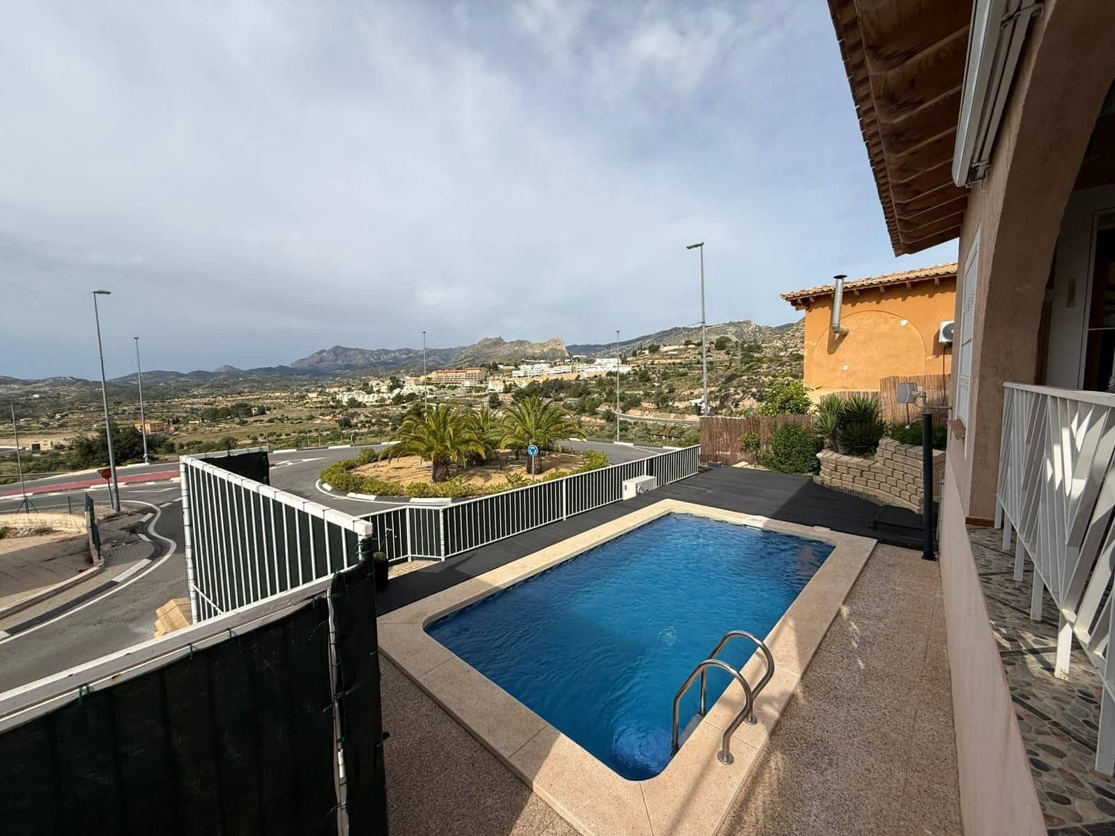 3 soveværelse Villa til salg i Relleu med swimmingpool garage - € 245.000 (Ref: 9806148)