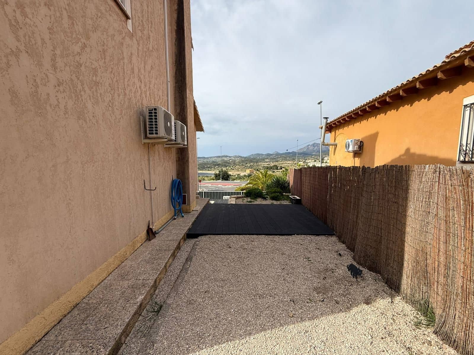 3 soveværelse Villa til salg i Relleu med swimmingpool garage - € 245.000 (Ref: 9806148)