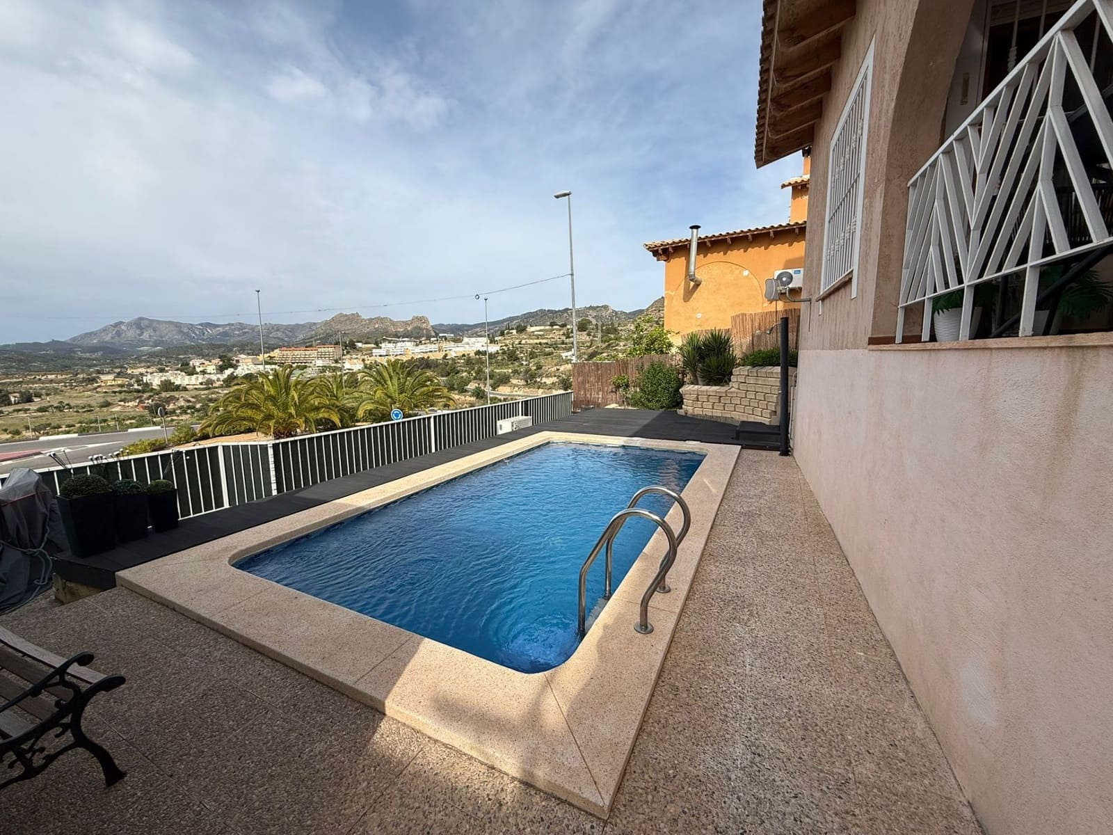 3 soveværelse Villa til salg i Relleu med swimmingpool garage - € 245.000 (Ref: 9806148)