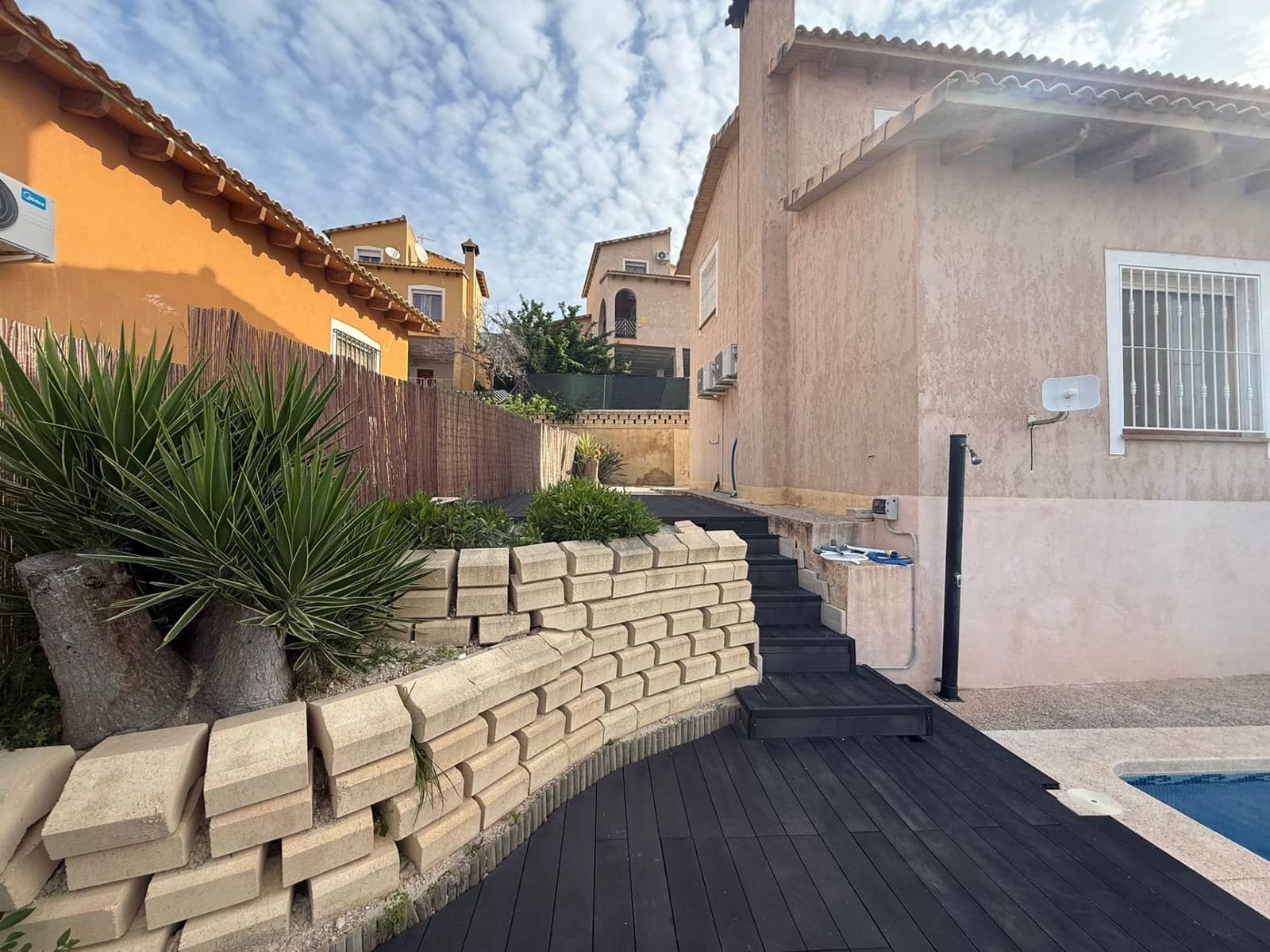 3 soveværelse Villa til salg i Relleu med swimmingpool garage - € 245.000 (Ref: 9806148)
