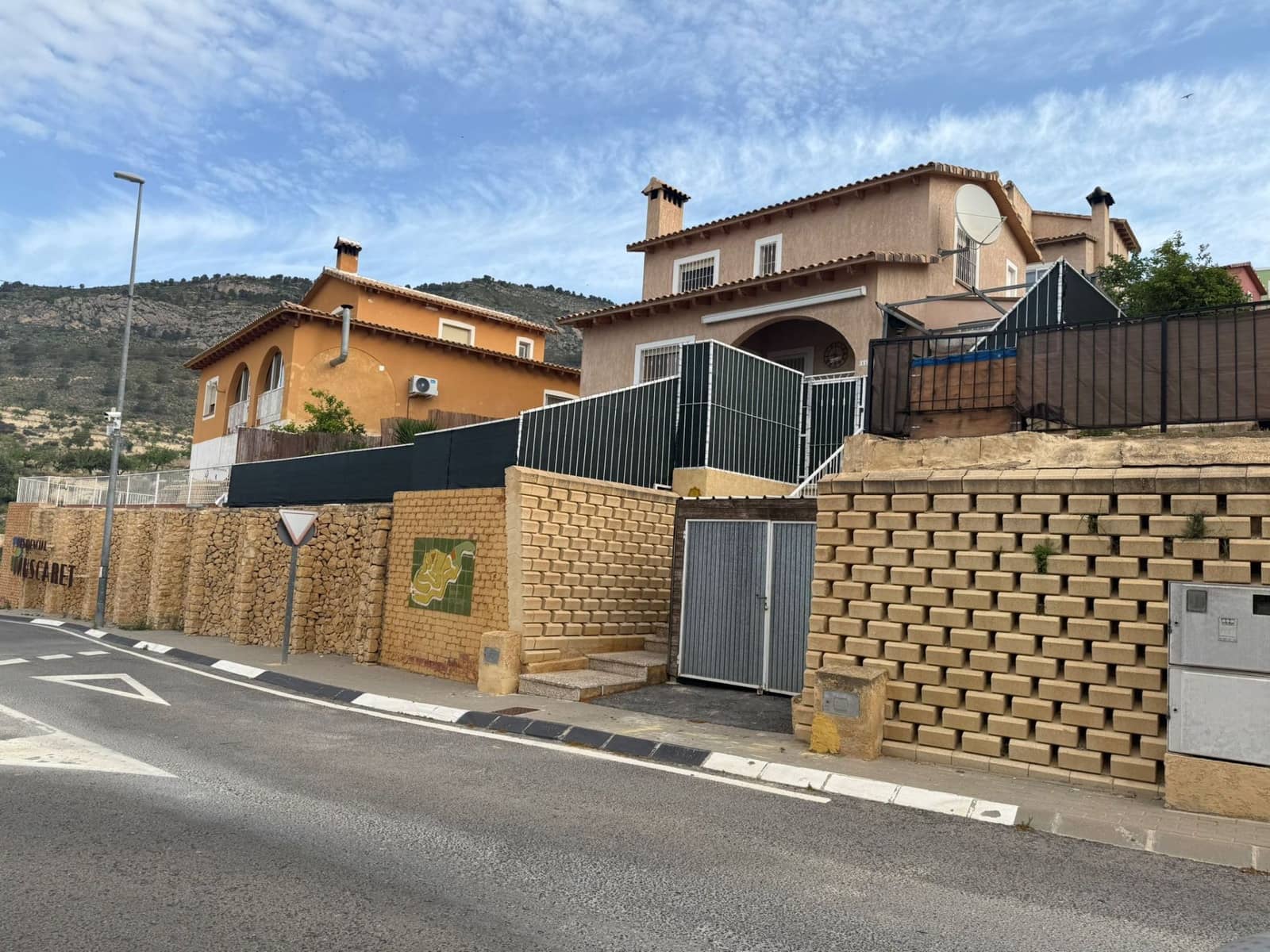 3 soveværelse Villa til salg i Relleu med swimmingpool garage - € 245.000 (Ref: 9806148)