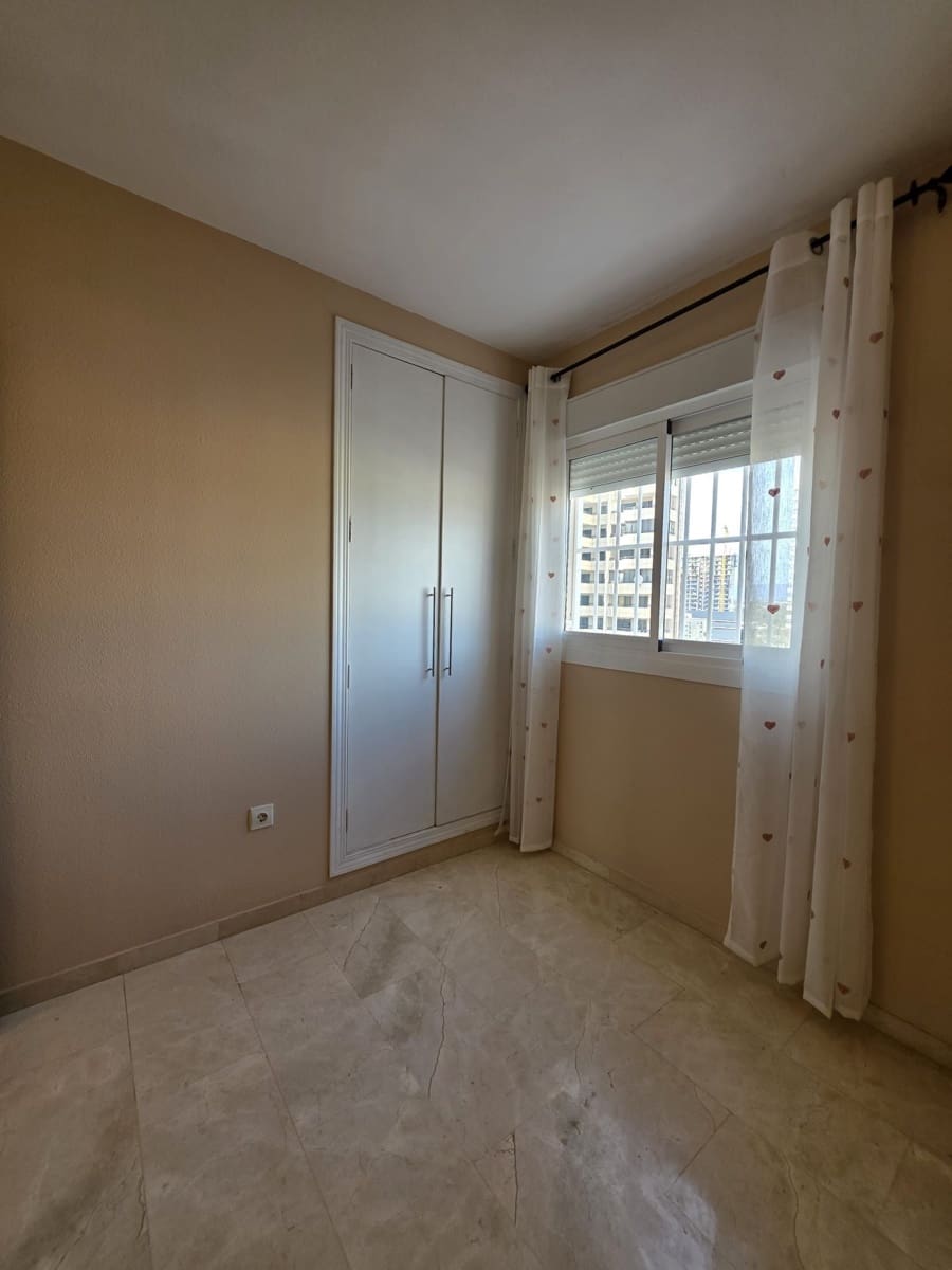 Apartamento de 2 habitaciones en Benidorm en venta con piscina garaje - 359.000 € (Ref: 9819936)