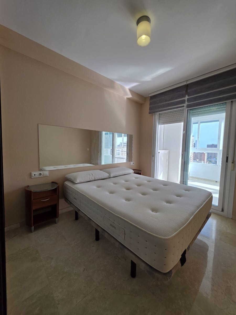 Apartamento de 2 habitaciones en Benidorm en venta con piscina garaje - 359.000 € (Ref: 9819936)