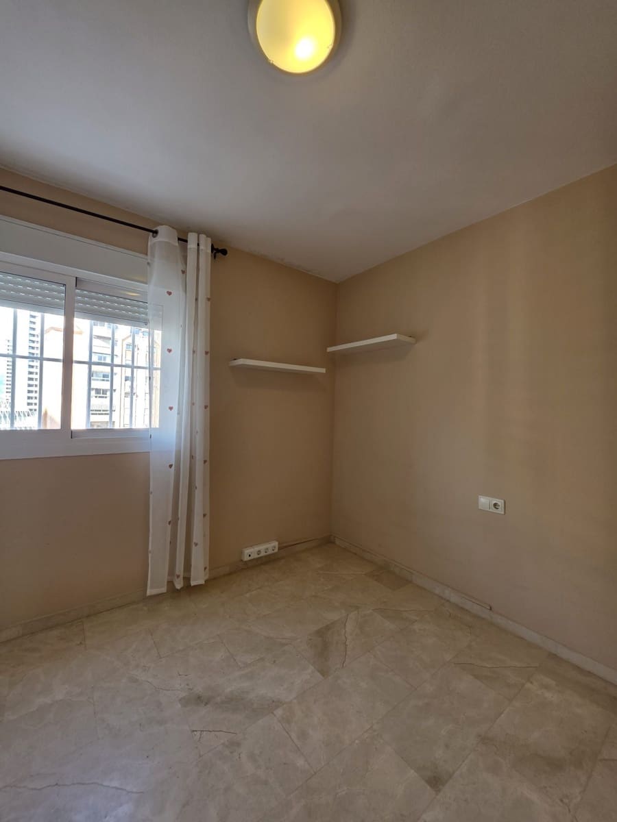 Apartamento de 2 habitaciones en Benidorm en venta con piscina garaje - 359.000 € (Ref: 9819936)
