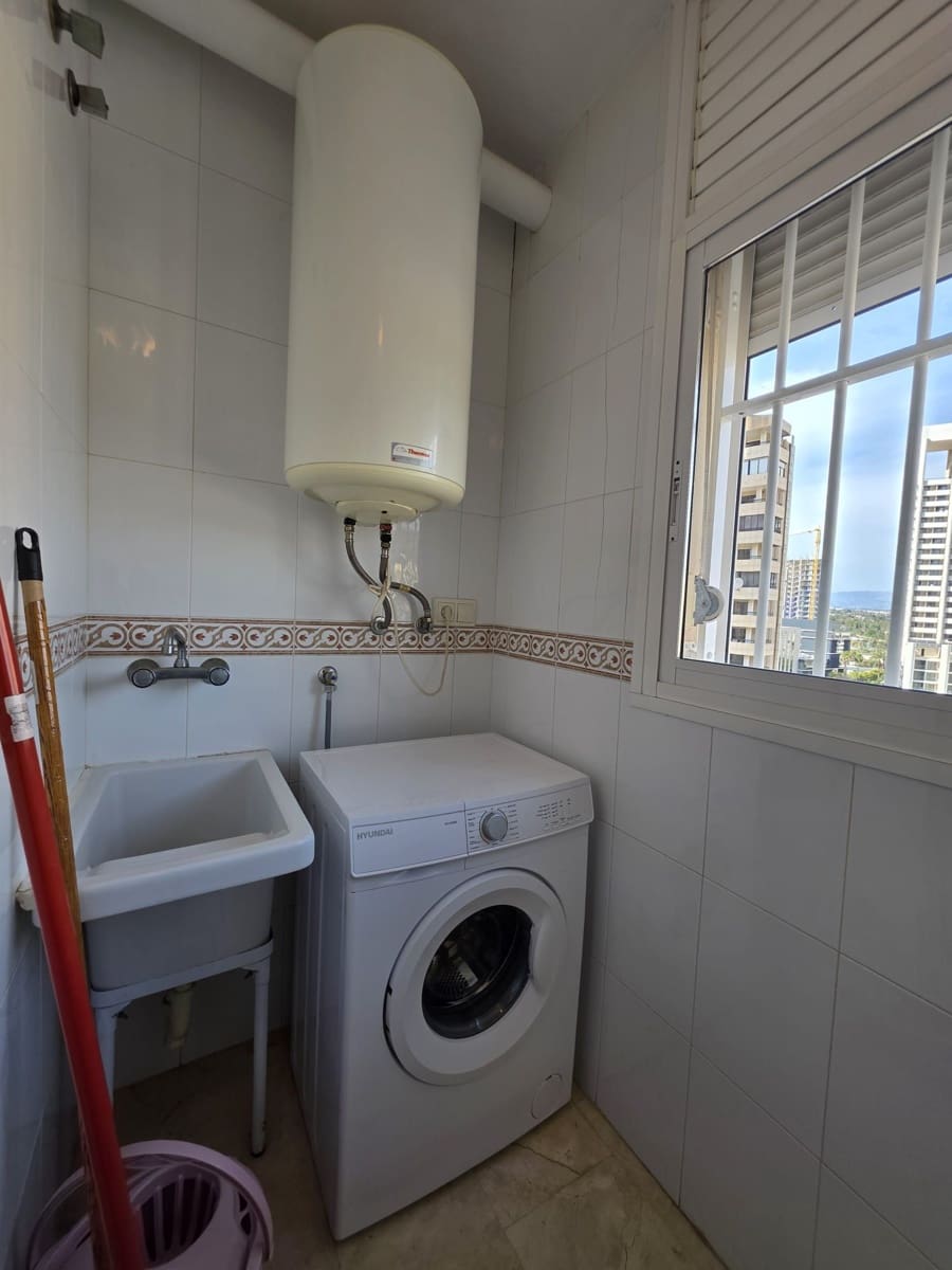Apartamento de 2 habitaciones en Benidorm en venta con piscina garaje - 359.000 € (Ref: 9819936)