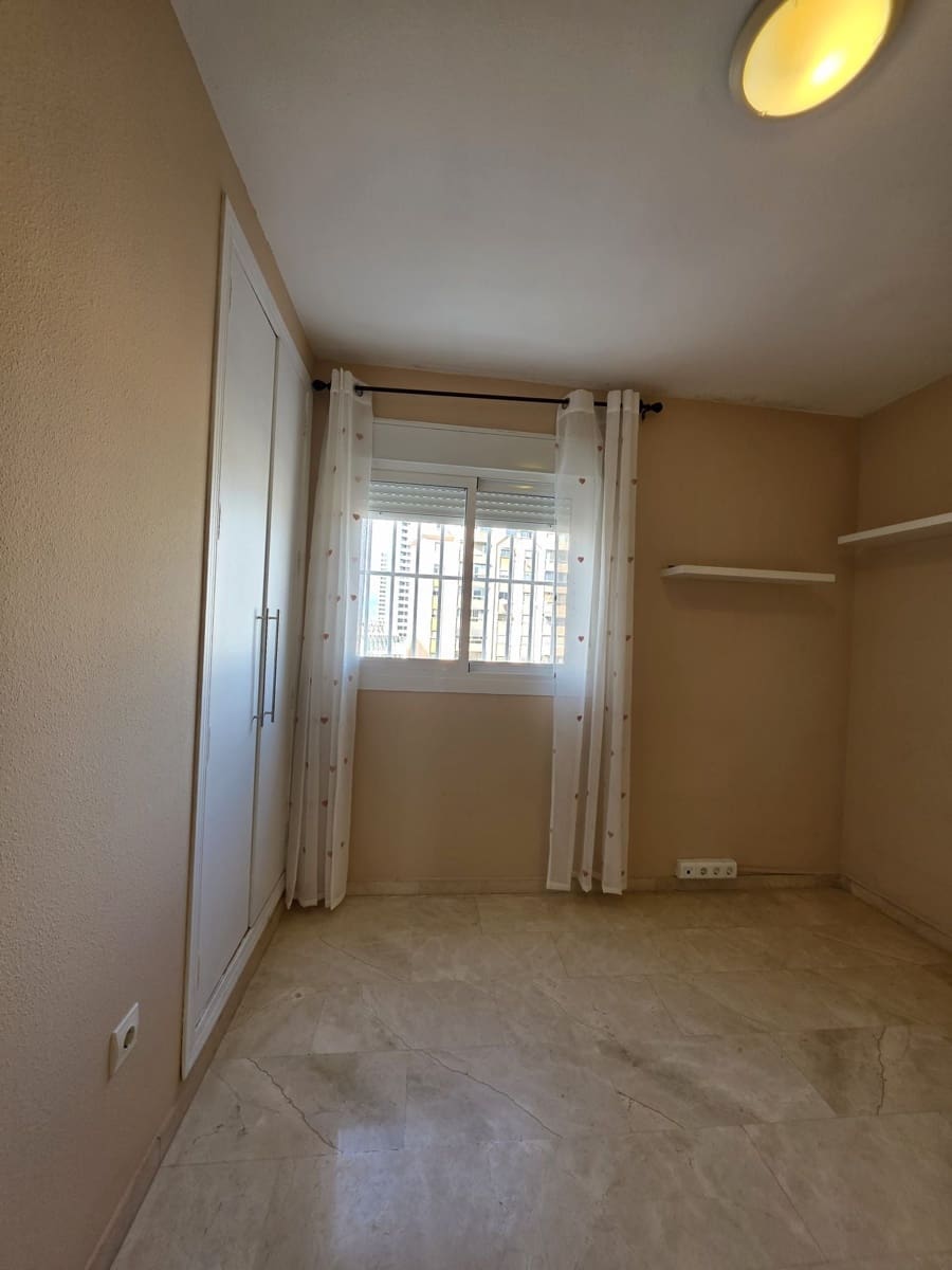 Apartamento de 2 habitaciones en Benidorm en venta con piscina garaje - 359.000 € (Ref: 9819936)