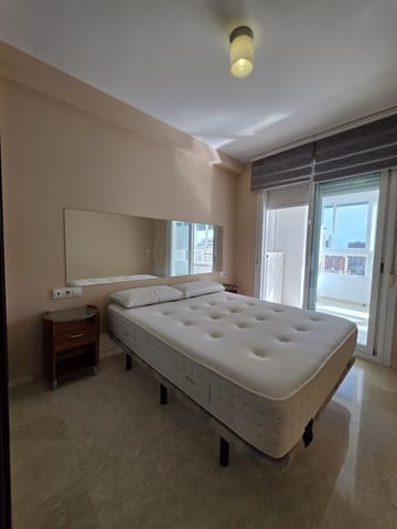 Apartamento de 2 habitaciones en Benidorm en venta con piscina garaje - 359.000 € (Ref: 9819936)