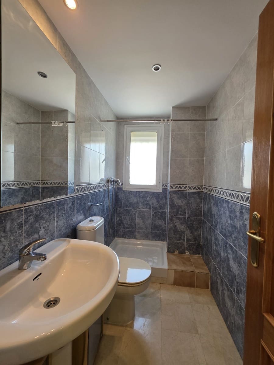 Apartamento de 2 habitaciones en Benidorm en venta con piscina garaje - 359.000 € (Ref: 9819936)