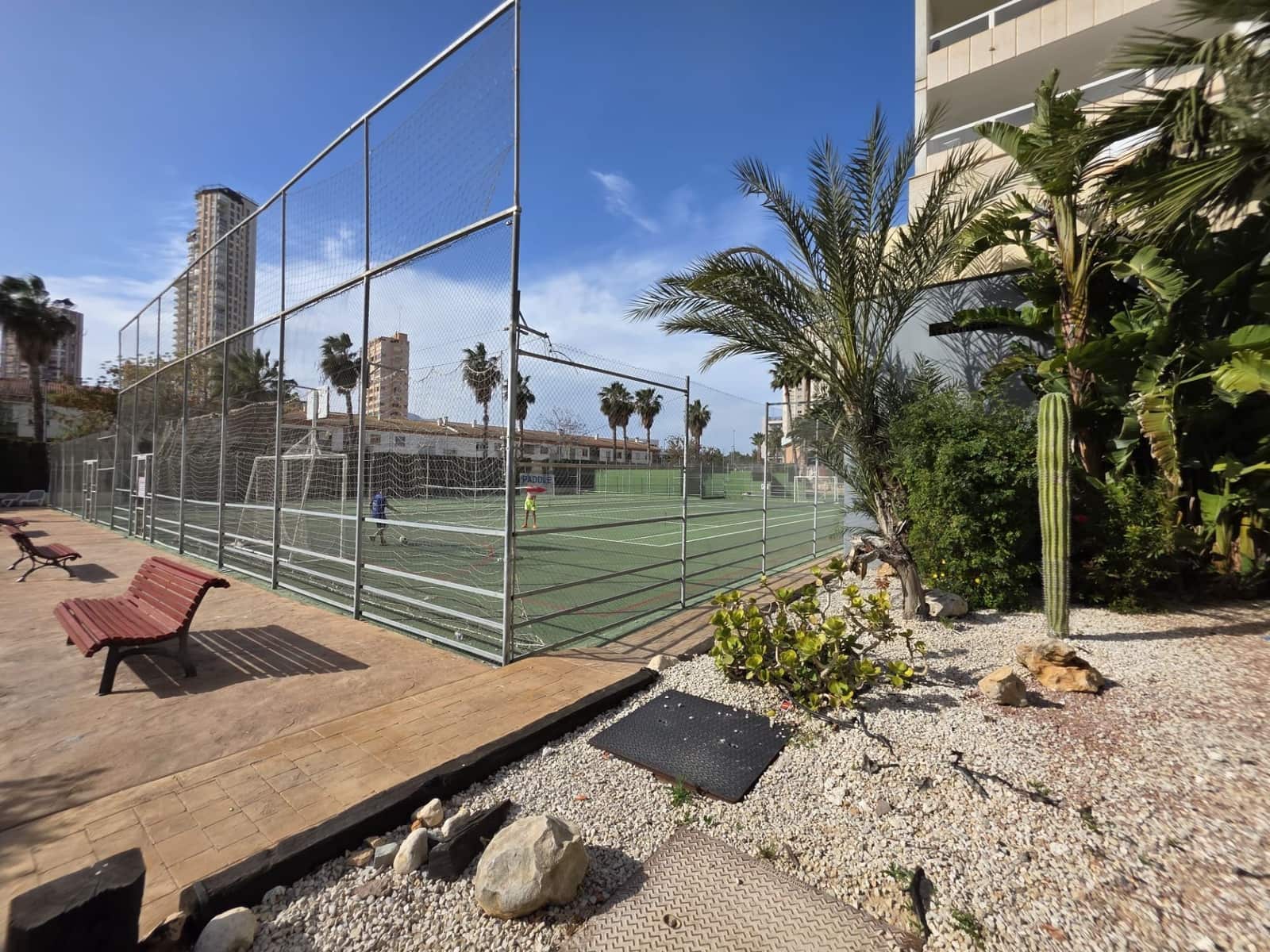 Apartamento de 2 habitaciones en Benidorm en venta con piscina garaje - 359.000 € (Ref: 9819936)