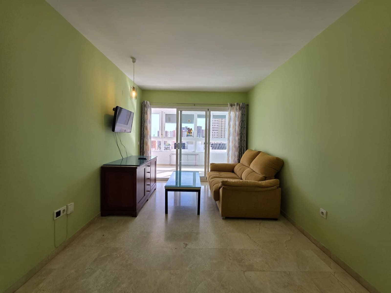 Apartamento de 2 habitaciones en Benidorm en venta con piscina garaje - 359.000 € (Ref: 9819936)