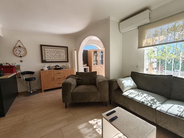 2 slaapkamer Halfvrijstaande villa te koop in La Nucia - € 239.500 (Ref: 9833298)
