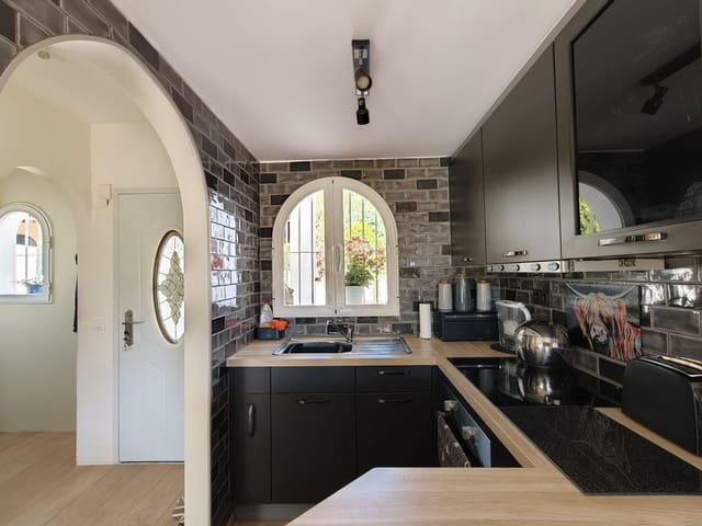 2 slaapkamer Halfvrijstaande villa te koop in La Nucia - € 239.500 (Ref: 9833298)