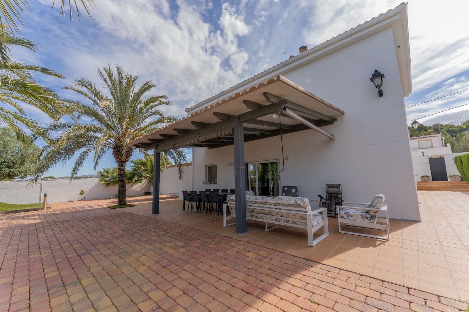 3 bedroom Villa for sale in Alicante / Alacant city with pool garage - € 1,180,000 (Ref: 9844915)