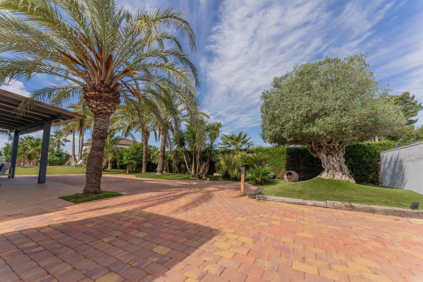 3 bedroom Villa for sale in Alicante / Alacant city with pool garage - € 1,180,000 (Ref: 9844915)