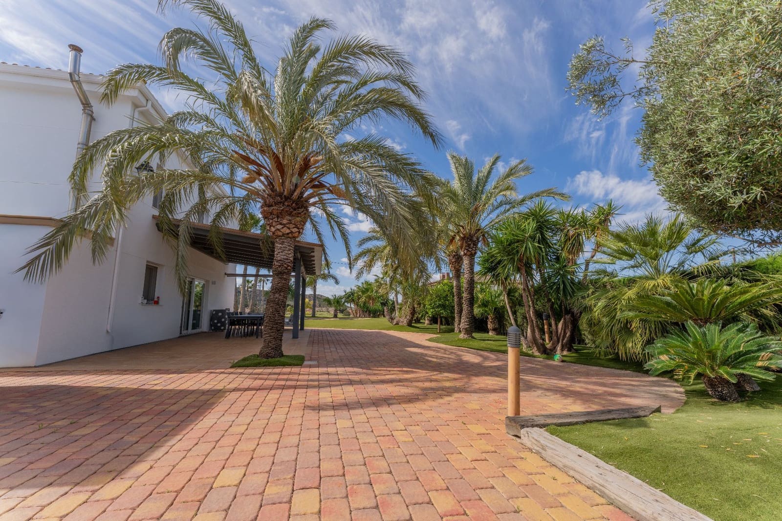 3 bedroom Villa for sale in Alicante / Alacant city with pool garage - € 1,180,000 (Ref: 9844915)